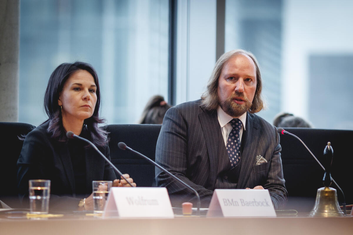 Baerbock, Annalena; Hofreiter, Anton Bundesministerin des Auswärtigen Annalena Baerbock, Bündnis 90/Die Grünen, MdB, zu Gast im Ausschuss für die Angelegenheiten der Europäischen Union in Berlin, 06.11.2024.