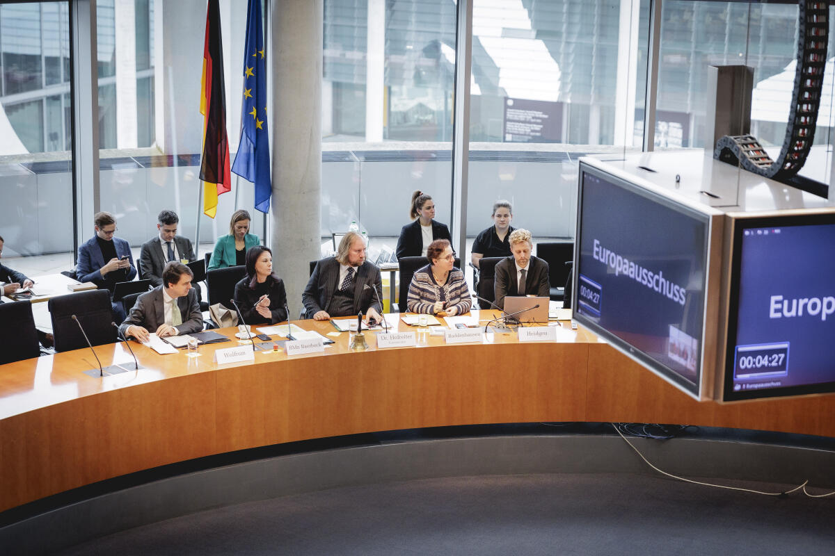 Baerbock, Annalena; Hofreiter, Anton Bundesministerin des Auswärtigen Annalena Baerbock, Bündnis 90/Die Grünen, MdB, zu Gast im Ausschuss für die Angelegenheiten der Europäischen Union in Berlin, 06.11.2024.