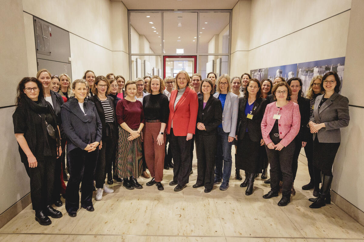 Bas, Bärbel Bundestagspräsidentin Baerbel Bas, SPD, MdB, empfängt das Netzwerk "Frauen machen Bund" zu einem Gespräch in Berlin, 06.11.2024.