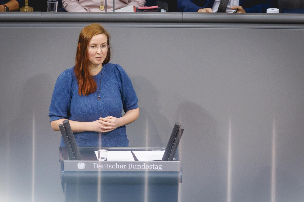 Kathrin Henneberger MdB, B'90/Grüne, hält eine Rede in der Aktuellen Stunde " Weltklimakonferenz COP29" im Deutschen Bundestag in Berlin, 14.11.2024. Henneberger, Kathrin Kathrin Henneberger MdB, B'90/Grüne, hält eine Rede in der Aktuellen Stunde " Weltklimakonferenz COP29" im Deutschen Bundestag in Berlin, 14.11.2024.