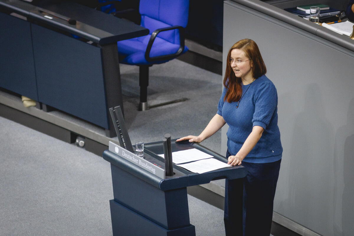 Kathrin Henneberger MdB, B'90/Grüne, hält eine Rede in der Aktuellen Stunde " Weltklimakonferenz COP29" im Deutschen Bundestag in Berlin, 14.11.2024. Henneberger, Kathrin Kathrin Henneberger MdB, B'90/Grüne, hält eine Rede in der Aktuellen Stunde " Weltklimakonferenz COP29" im Deutschen Bundestag in Berlin, 14.11.2024.