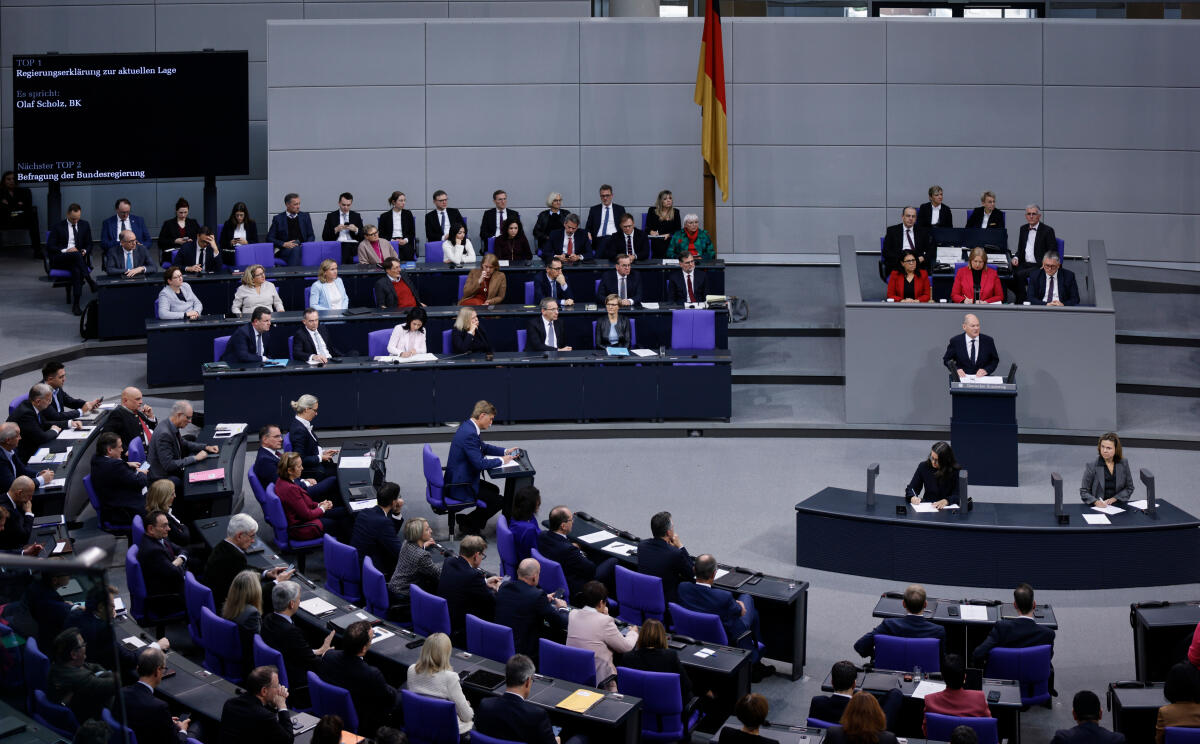  Regierungserklärung des Bundeskanzlers Olaf Scholz (SPD) zur aktuellen Lage, Berlin, 13.11.2024; Regierungsbank.