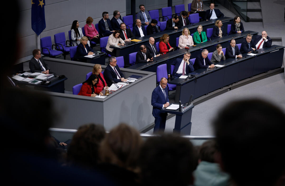  Regierungserklärung des Bundeskanzlers Olaf Scholz (SPD) zur aktuellen Lage, Berlin, 13.11.2024; Rede des CDU/CSU-Fraktionsvorsitzenden Friedrich Merz; Bundesratsbank.