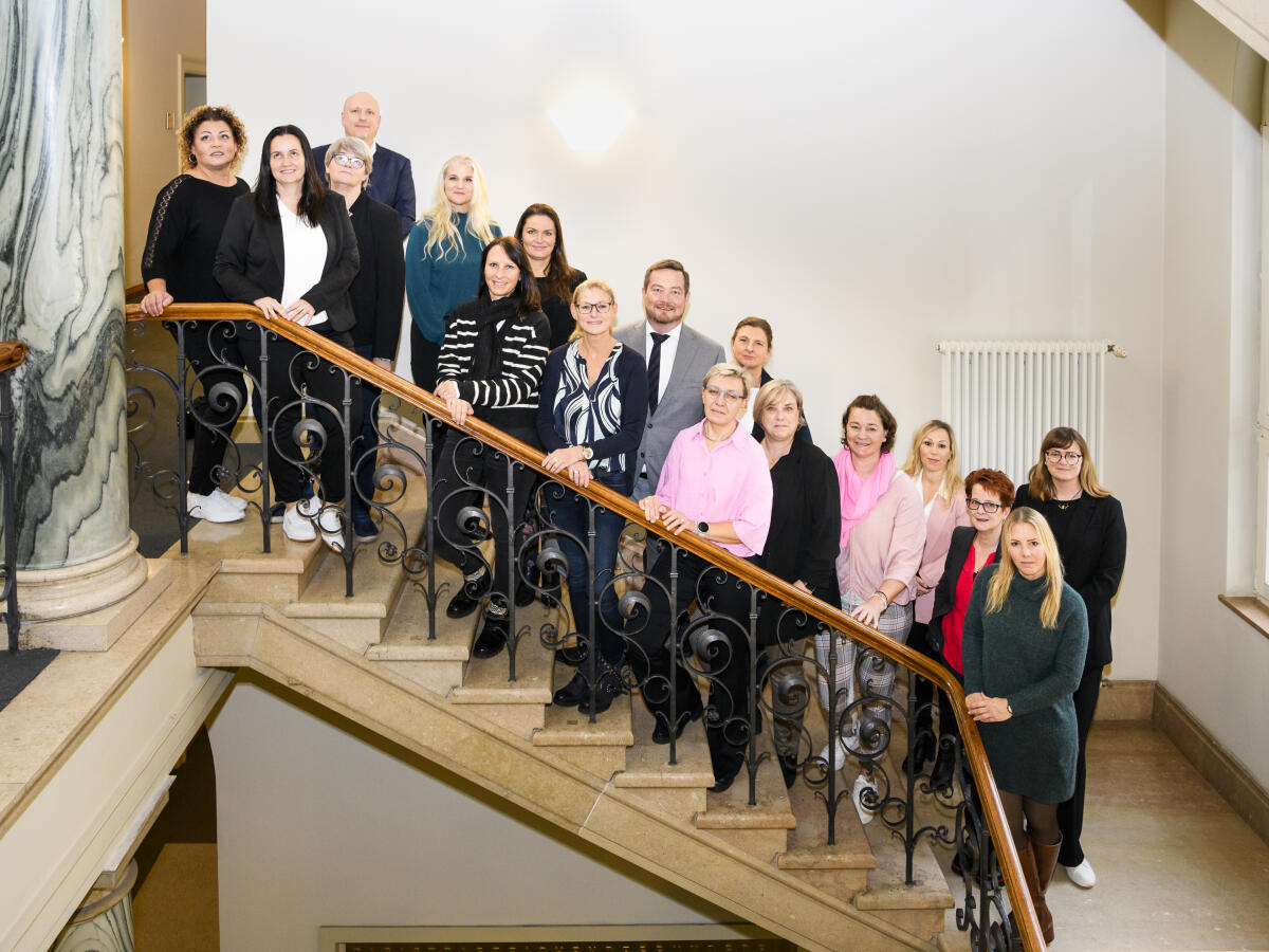 Gruppenfoto anlässlich einer Veranstaltung mit dem Polizeibeauftragten des Bundes, Uli Grötsch und den Gleichstellungsbeauftragten der Polizeien des Bundes Gruppenfoto anlässlich einer Veranstaltung mit dem Polizeibeauftragten des Bundes, Uli Grötsch und den Gleichstellungsbeauftragten der Polizeien des Bundes