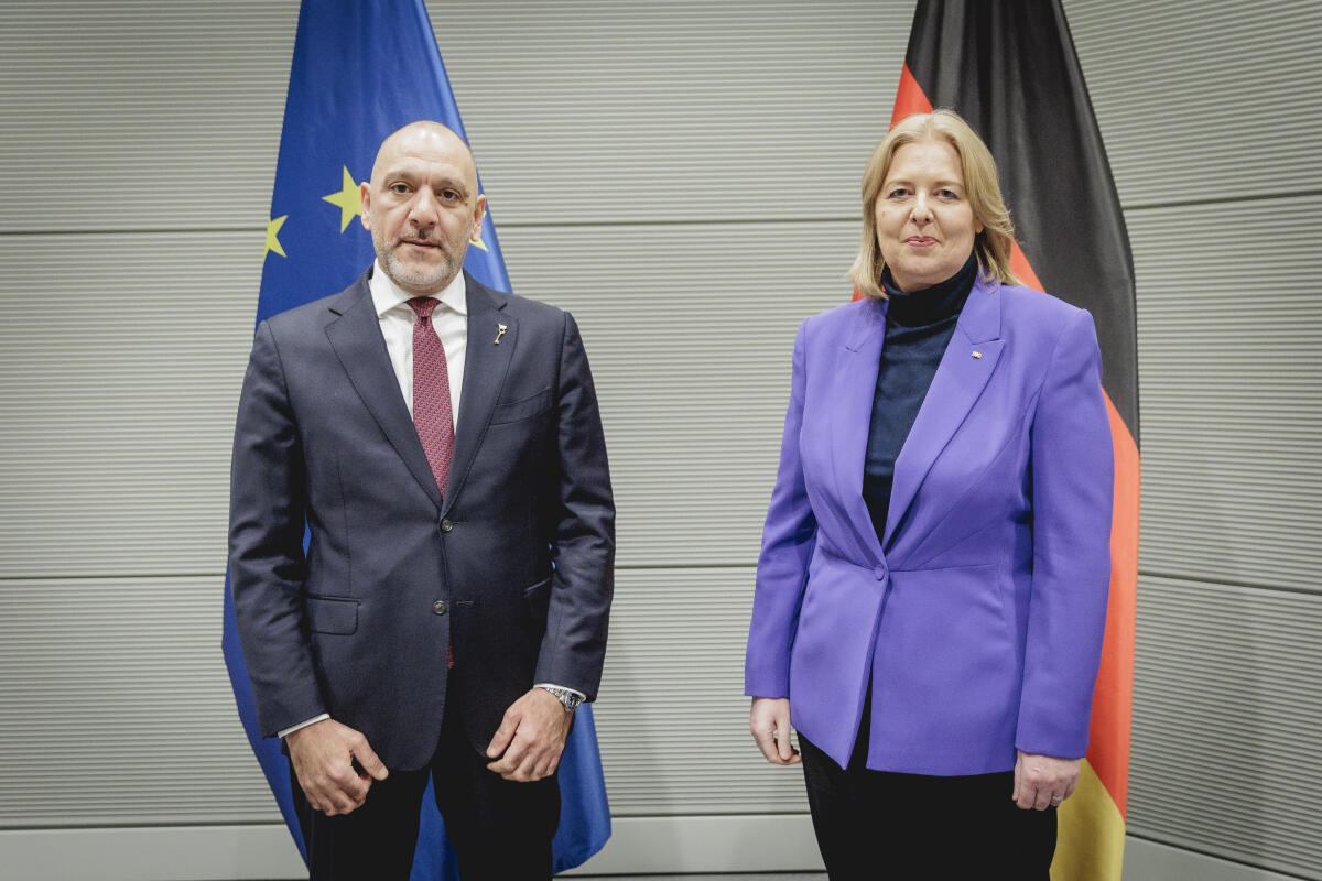 Bas, Bärbel Bundestagspräsidentin Bärbel Bas (r), SPD, MdB, empfängt den Botschafter der Palästinensischen Autonomiegebiete, S.E. Herrn Layth Arafa (l), zu einem Gespräch in Berlin, 14.11.2024.