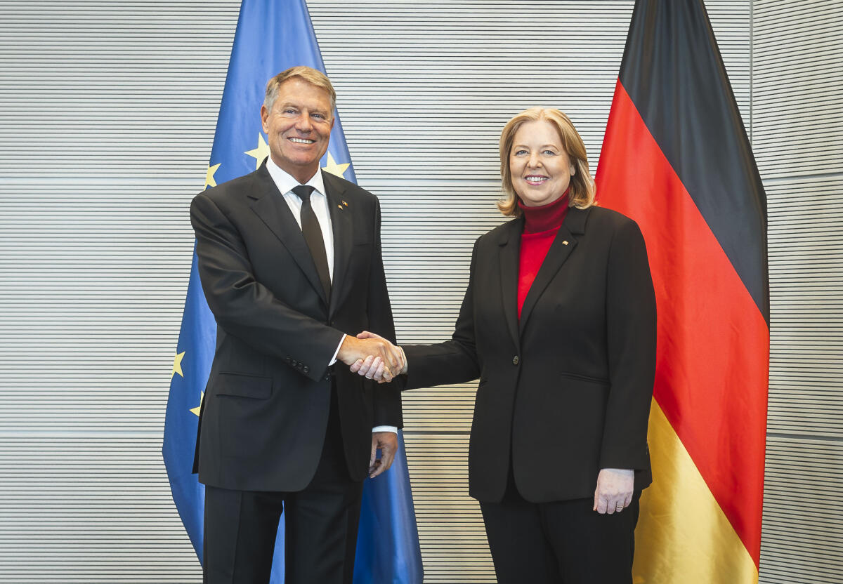 Bas, Bärbel Bundestagspräsidentin Bärbel Bas (r), SPD, MdB, empfängt Klaus Werner Iohannis (l), Präsident der Republik Rumänien, zu einem Gespräch in Berlin, 17.11.2024.