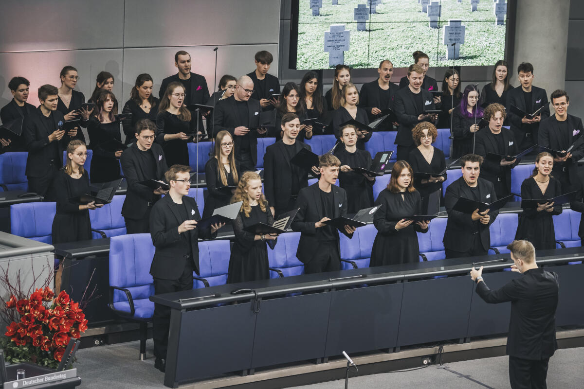 Musikalische Darbietung bei der Gedenkveranstaltung des Volksbundes Deutsche Kriegsgräberfürsorge zum Volkstrauertag am Sonntag, 17. November 2024, im Plenarsaal des Deutschen Bundestages. Musikalische Darbietung bei der Gedenkveranstaltung des Volksbundes Deutsche Kriegsgräberfürsorge zum Volkstrauertag am Sonntag, 17. November 2024, im Plenarsaal des Deutschen Bundestages.