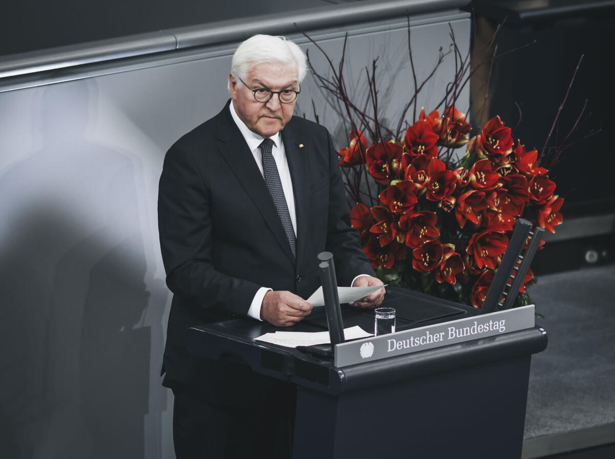 Steinmeier, Frank-Walter Gedenkveranstaltung des Volksbundes Deutsche Kriegsgräberfürsorge zum Volkstrauertag am Sonntag, 17. November 2024, im Plenarsaal des Deutschen Bundestages. Das Totengedenken hielt Bundespräsident Frank-Walter Steinmeier.