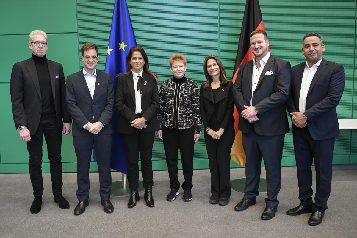  Bundestagsvizepräsidentin Petra Pau, Gruppe Die Linke, MdB empfängt Frau Orit Farkash Hacohen, Vizepräsidentin der Knesset des Staates Israel, und eine Delegation. 