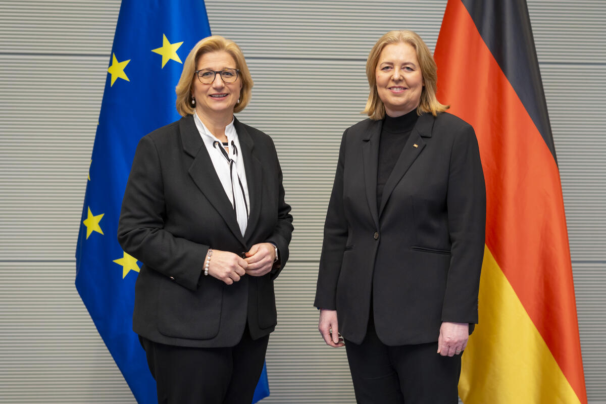 Bundestagspräsidentin Bärbel Bas (r), SPD, MdB, empfängt die Präsidentin des Bundesrates und Ministerpräsidentin des Saarlandes, Anke Rehlinger (l), zu einem Gespräch. Bas, Bärbel; Rehlinger, Anke Bundestagspräsidentin Bärbel Bas (r), SPD, MdB, empfängt die Präsidentin des Bundesrates und Ministerpräsidentin des Saarlandes, Anke Rehlinger (l), zu einem Gespräch.
