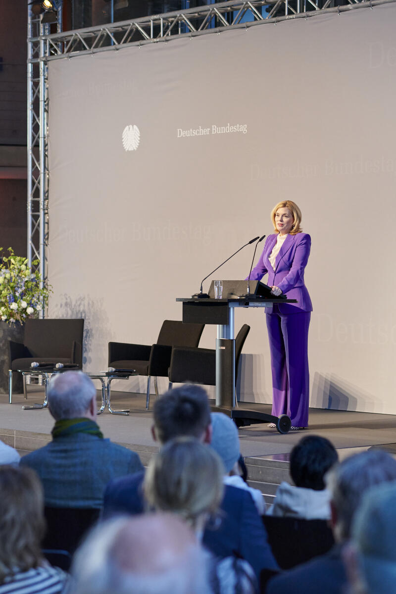 Julia Klöckner, CDU/CSU, Präsidentin des Deutschen Bundestages, hält eine Rede zur Eröffnung der Ausstellung "Staatssicherheitsinhaftierung" von André Wagenzik im Paul-Löbe-Haus. Klöckner, Julia Julia Klöckner, CDU/CSU, Präsidentin des Deutschen Bundestages, hält eine Rede zur Eröffnung der Ausstellung "Staatssicherheitsinhaftierung" von André Wagenzik im Paul-Löbe-Haus.