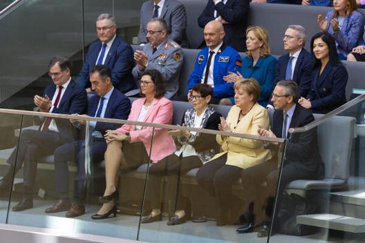 Gerst, Alexander; Özdemir, Cem; Merkel, Angela; Süssmuth, Rita; Kukies, Jörg; Schmidt, Wolfgang; Aigner, Ilse Reichstagsgebäude, Plenarsaal