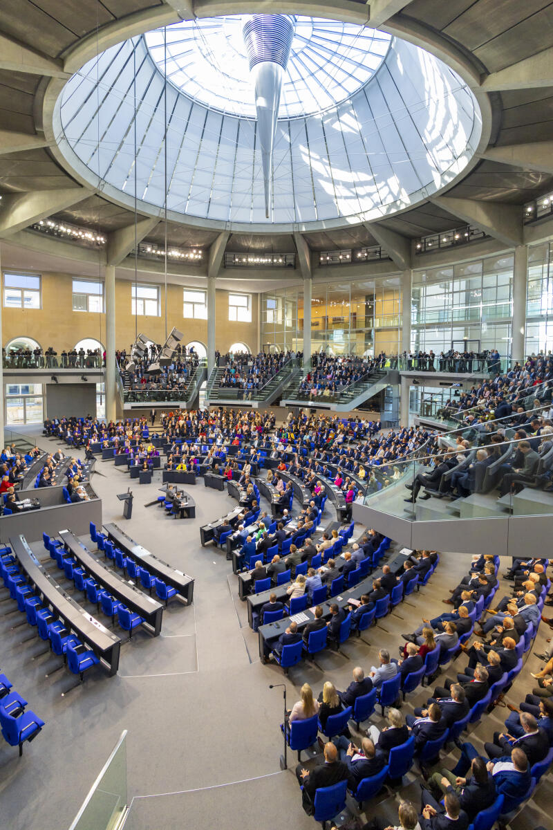 2. Sitzung des 21. Deutschen Bundestages - Kanzlerwahl: Übersicht des Plenarsaals 2. Sitzung des 21. Deutschen Bundestages - Kanzlerwahl: Übersicht des Plenarsaals