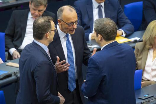 Merz, Friedrich; Klingbeil, Lars; Spahn, Jens Reichstagsgebäude, Plenarsaal