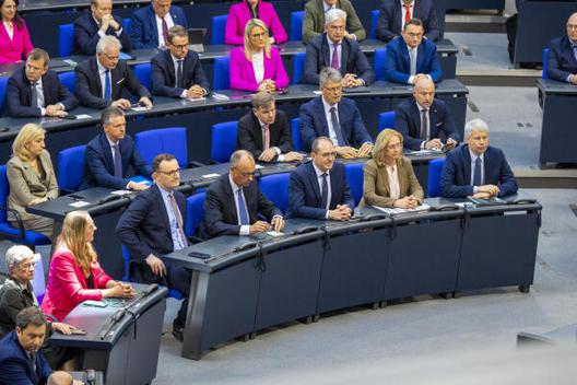 Merz, Friedrich; Spahn, Jens; Lindholz, Andrea; Dobrindt, Alexander Reichstagsgebäude, Plenarsaal