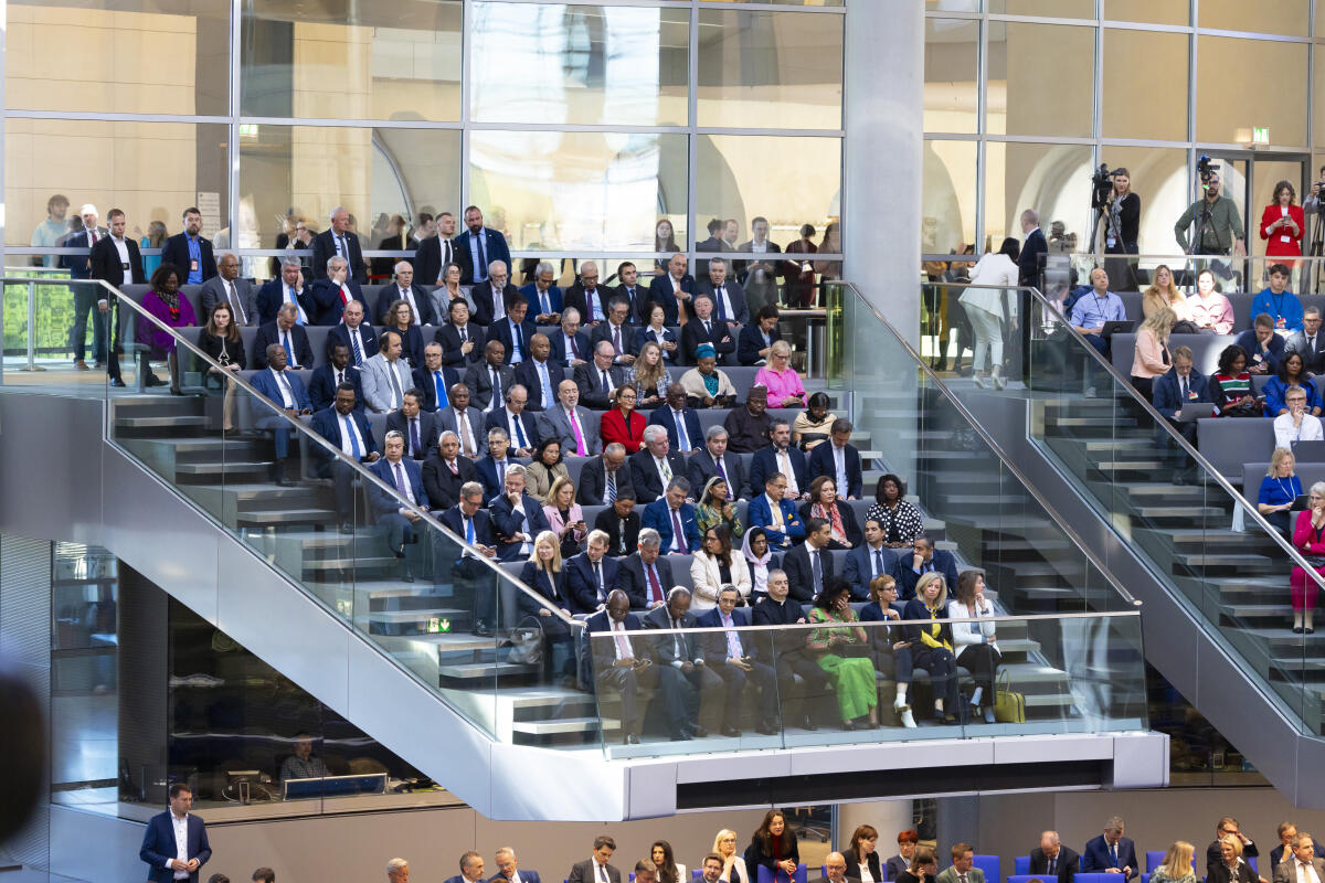 2. Sitzung des 21. Deutschen Bundestages - Kanzlerwahl: Blick auf eine der Tribünen. 2. Sitzung des 21. Deutschen Bundestages - Kanzlerwahl: Blick auf eine der Tribünen.