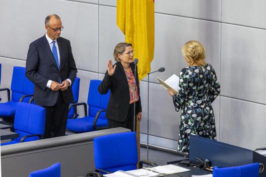 Merz, Friedrich; Klöckner, Julia; Hubig, Stephanie Reichstagsgebäude, Plenarsaal