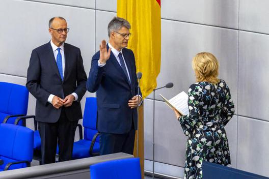 Merz, Friedrich; Klöckner, Julia; Schnieder, Patrick Reichstagsgebäude, Plenarsaal
