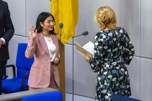Klöckner, Julia; Alabali-Radovan, Reem Reichstagsgebäude, Plenarsaal