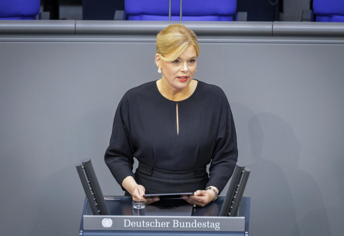 Gedenkstunde zum 80. Jahrestag des Endes des Zweiten Weltkrieges am 8. Mai 2025: Bundestagspräsidentin Julia Klöckner (im Bild), CDU/CSU, MdB, während der Begrüßungsansprache. Klöckner, Julia Gedenkstunde zum 80. Jahrestag des Endes des Zweiten Weltkrieges am 8. Mai 2025: Bundestagspräsidentin Julia Klöckner (im Bild), CDU/CSU, MdB, während der Begrüßungsansprache.