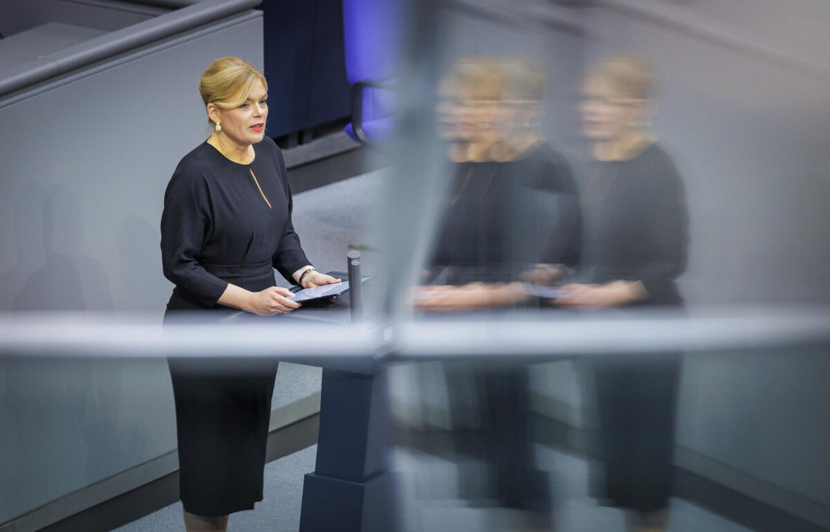 Gedenkstunde zum 80. Jahrestag des Endes des Zweiten Weltkrieges am 8. Mai 2025: Bundestagspräsidentin Julia Klöckner (im Bild), CDU/CSU, MdB, während der Begrüßungsansprache. Klöckner, Julia Gedenkstunde zum 80. Jahrestag des Endes des Zweiten Weltkrieges am 8. Mai 2025: Bundestagspräsidentin Julia Klöckner (im Bild), CDU/CSU, MdB, während der Begrüßungsansprache.