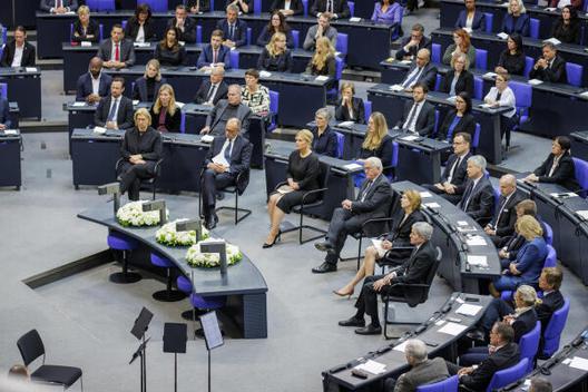 Klöckner, Julia; Steinmeier, Frank-Walter; Büdenbender, Elke; Harbarth, Stephan; Rehlinger, Anke; Merz, Friedrich Reichstagsgebäude, Plenarsaal