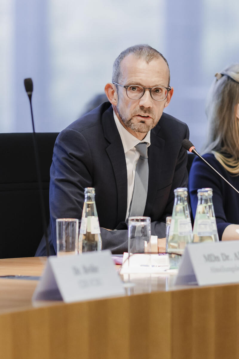 Neu gewählter Vorsitzender des Verteidigungsausschusses Thomas Röwekamp (CDU). Röwekamp, Thomas Neu gewählter Vorsitzender des Verteidigungsausschusses Thomas Röwekamp (CDU).