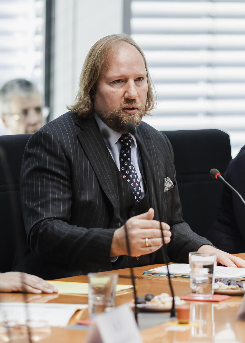 Konstituierung der Ausschüsse: Ausschuss für die Angelegenheiten der Europäischen Union. Der Vorsitzende des Ausschusses Anton Hofreiter, MdB (Bündnis 90/Grünen). Hofreiter, Anton Konstituierung der Ausschüsse: Ausschuss für die Angelegenheiten der Europäischen Union. Der Vorsitzende des Ausschusses Anton Hofreiter, MdB (Bündnis 90/Grünen).