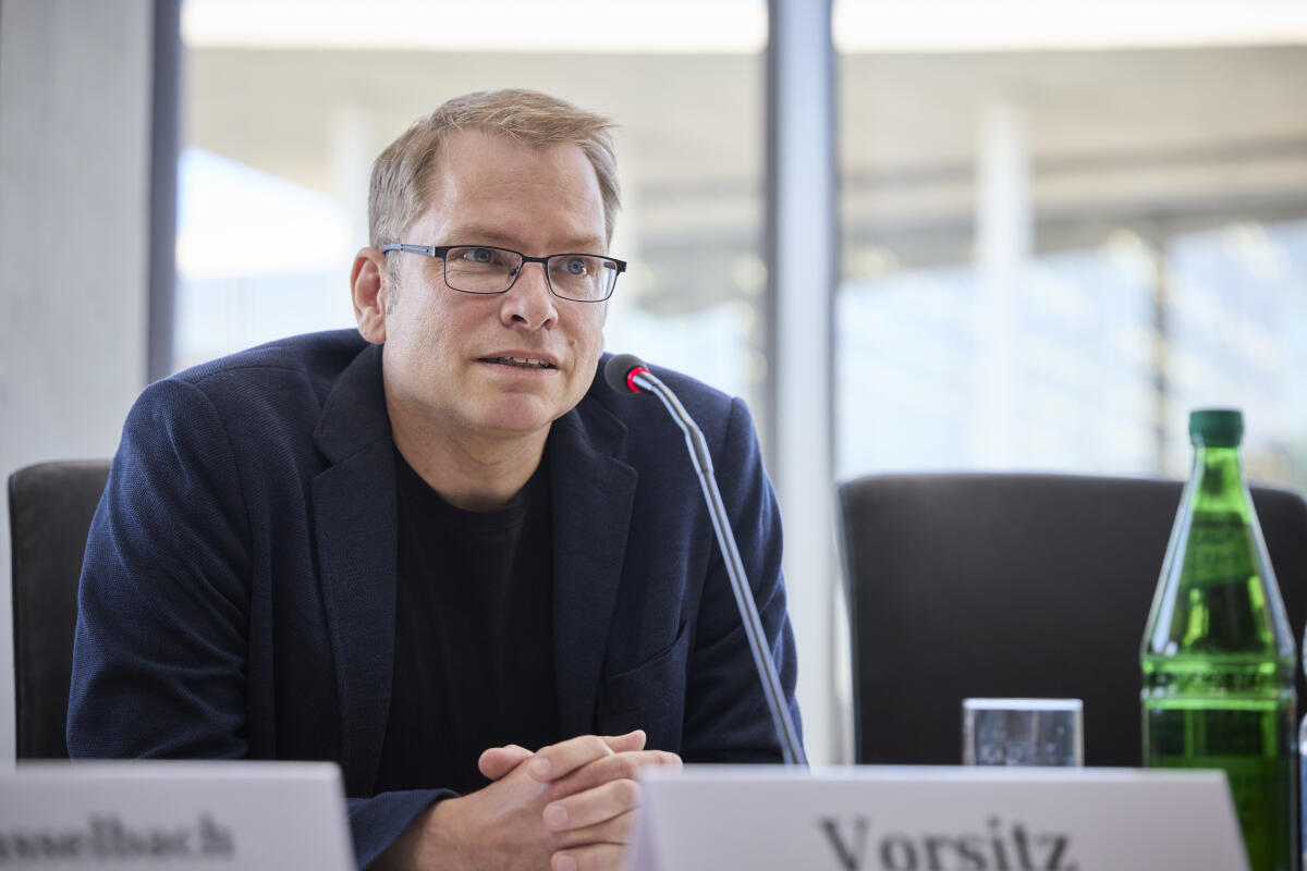 Der neue Vorsitzende des Ausschuss für Umwelt, Klimaschutz, Naturschutz und nukleare Sicherheit, Lorenz Gösta Beutien, Die Linke, MdB. Konstituierende Sitzung des Ausschuss für Umwelt, Klimaschutz, Naturschutz und nukleare Sicherheit. Beutin, Lorenz Gösta Der neue Vorsitzende des Ausschuss für Umwelt, Klimaschutz, Naturschutz und nukleare Sicherheit, Lorenz Gösta Beutien, Die Linke, MdB. Konstituierende Sitzung des Ausschuss für Umwelt, Klimaschutz, Naturschutz und nukleare Sicherheit.