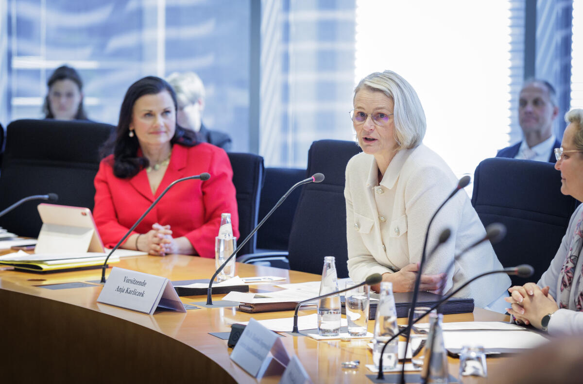 Konstituierende Sitzung Ausschuss für Tourismus Karliczek, Anja; Connemann, Gitta Konstituierende Sitzung Ausschuss für Tourismus