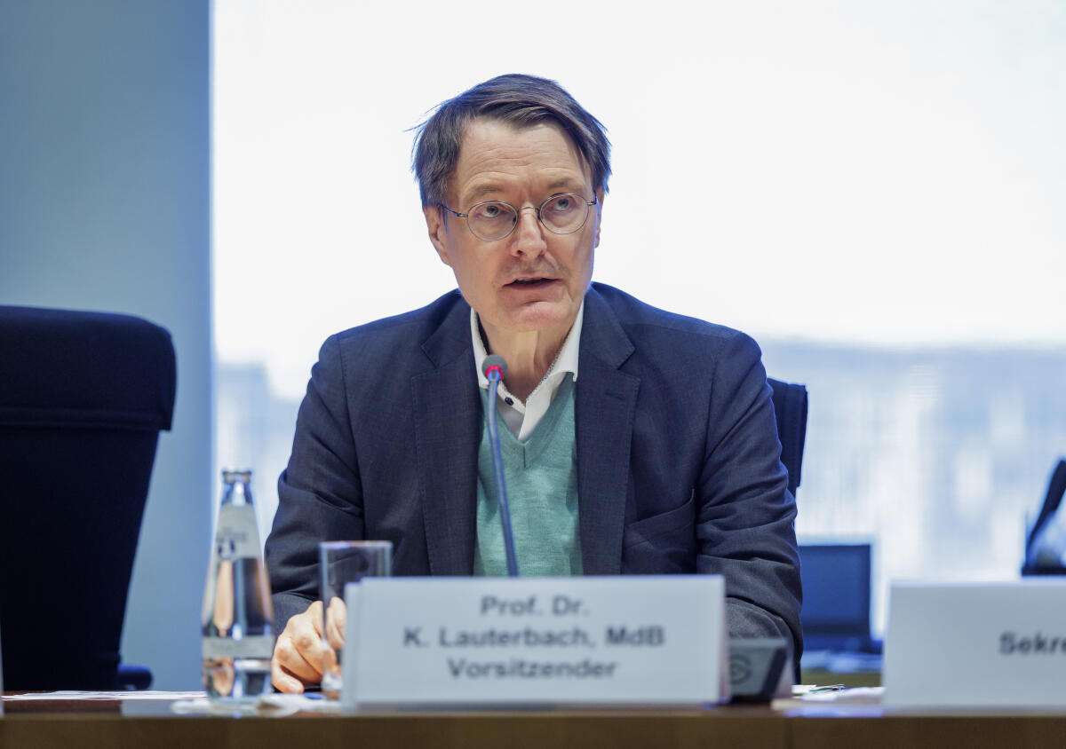 Konstituierende Sitzung Ausschuss für Forschung, Technologie, Raumfahrt und Technikfolgenabschätzung: Der Ausschussvorsitzende Karl Lauterbach, MdB, SPD. Lauterbach, Karl Konstituierende Sitzung Ausschuss für Forschung, Technologie, Raumfahrt und Technikfolgenabschätzung: Der Ausschussvorsitzende Karl Lauterbach, MdB, SPD.