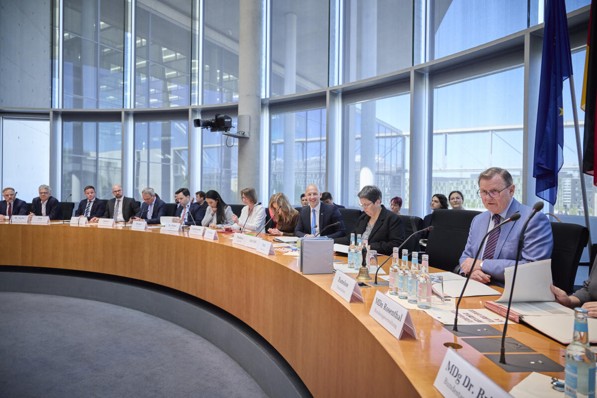 Bundestagsvizepräsident Bodo Ramelow, Die Linke, MdB. Konstituierende Sitzung des Ausschuss für Ausschuss für Arbeit und Soziales. Ramelow, Bodo Bundestagsvizepräsident Bodo Ramelow, Die Linke, MdB. Konstituierende Sitzung des Ausschuss für Ausschuss für Arbeit und Soziales.
