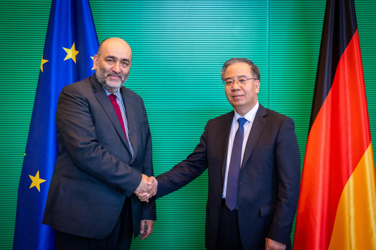 Bundestagsvizepräsident Omid Nouripour, Bündnis '90/Die Grünen, MdB, empfängt eine Delegation der Haushaltskommission des Ständigen Ausschusses des Nationalen Volkskongresses der Volksrepublik China zu einem Gespräch in Berlin, 21.05.2025. Nouripour, Omid Bundestagsvizepräsident Omid Nouripour, Bündnis '90/Die Grünen, MdB, empfängt eine Delegation der Haushaltskommission des Ständigen Ausschusses des Nationalen Volkskongresses der Volksrepublik China zu einem Gespräch in Berlin, 21.05.2025.