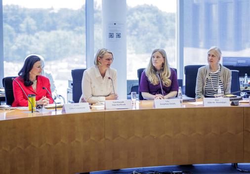Ortleb, Josephine; Karliczek, Anja; Connemann, Gitta Paul-Löbe-Haus, Sitzungssaal