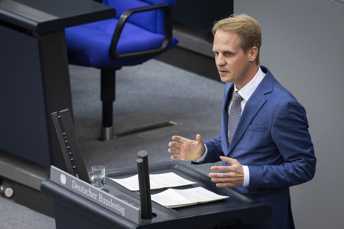 Matthias Hiller, MdB, CDU/CSU, spricht zum TOP ZP 7 "Aufklärung organisierter Steuerhinterziehung" im Plenum in Berlin, 22.05.2025. Hiller, Matthias Matthias Hiller, MdB, CDU/CSU, spricht zum TOP ZP 7 "Aufklärung organisierter Steuerhinterziehung" im Plenum in Berlin, 22.05.2025.