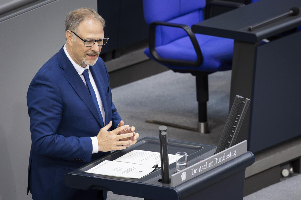 Harald Orthey, MdB, CDU/CSU haelt eine Rede zum TOP (ZP 6) "Schiffbarmachung der Mosel" in Berlin, 22.05.2025. Orthey, Harald Harald Orthey, MdB, CDU/CSU haelt eine Rede zum TOP (ZP 6) "Schiffbarmachung der Mosel" in Berlin, 22.05.2025.