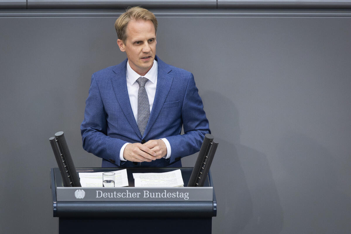 Matthias Hiller, MdB, CDU/CSU, spricht zum TOP ZP 7 "Aufklärung organisierter Steuerhinterziehung" im Plenum in Berlin, 22.05.2025. Hiller, Matthias Matthias Hiller, MdB, CDU/CSU, spricht zum TOP ZP 7 "Aufklärung organisierter Steuerhinterziehung" im Plenum in Berlin, 22.05.2025.