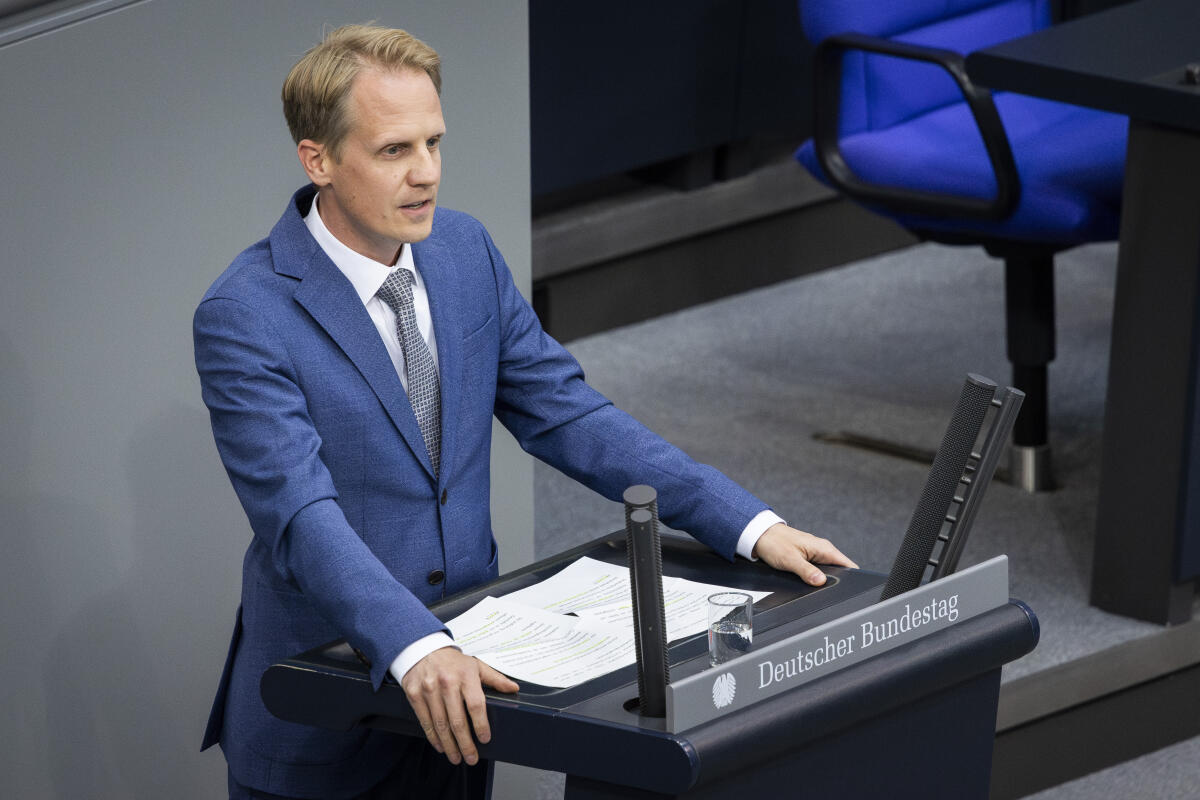 Matthias Hiller, MdB, CDU/CSU, spricht zum TOP ZP 7 "Aufklärung organisierter Steuerhinterziehung" im Plenum in Berlin, 22.05.2025. Hiller, Matthias Matthias Hiller, MdB, CDU/CSU, spricht zum TOP ZP 7 "Aufklärung organisierter Steuerhinterziehung" im Plenum in Berlin, 22.05.2025.