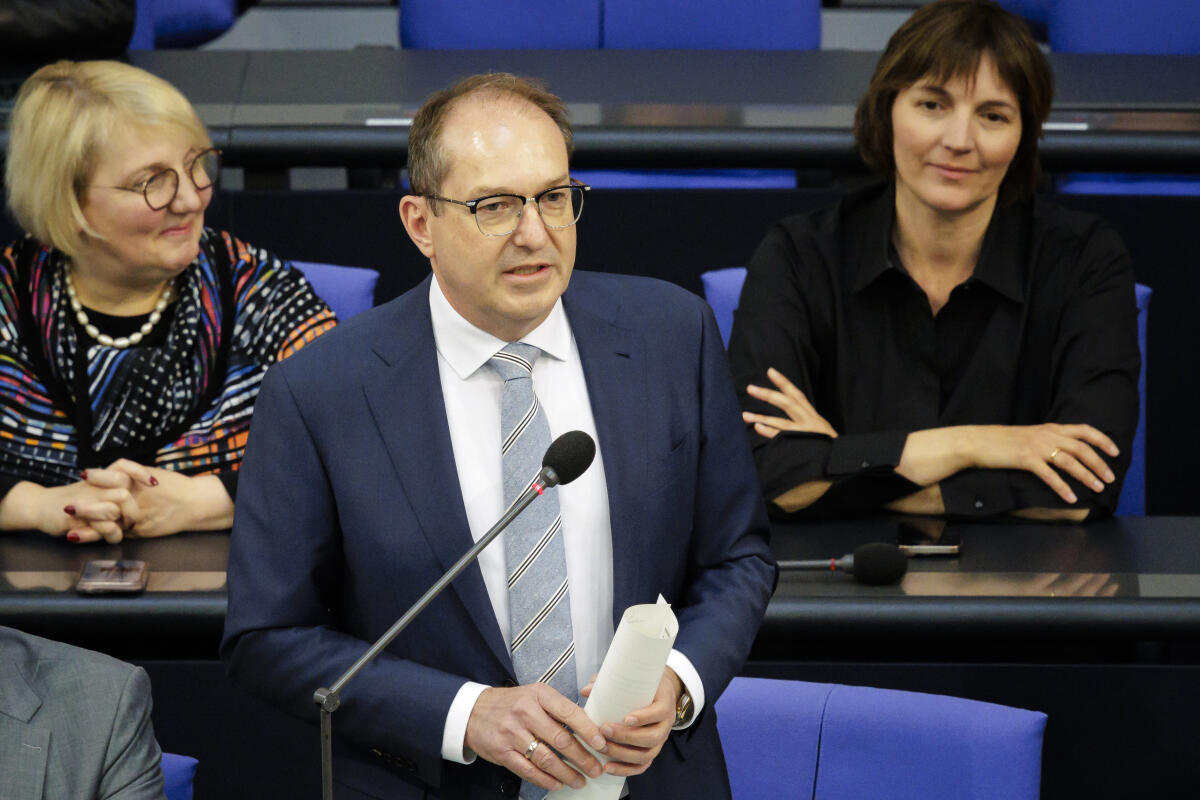 Alexander Dobrindt (CSU), Bundesminister des Innern, aufgenommen während einer Befragung der Bundesregierung in Berlin, 21.05.2025. Dobrindt, Alexander Alexander Dobrindt (CSU), Bundesminister des Innern, aufgenommen während einer Befragung der Bundesregierung in Berlin, 21.05.2025.