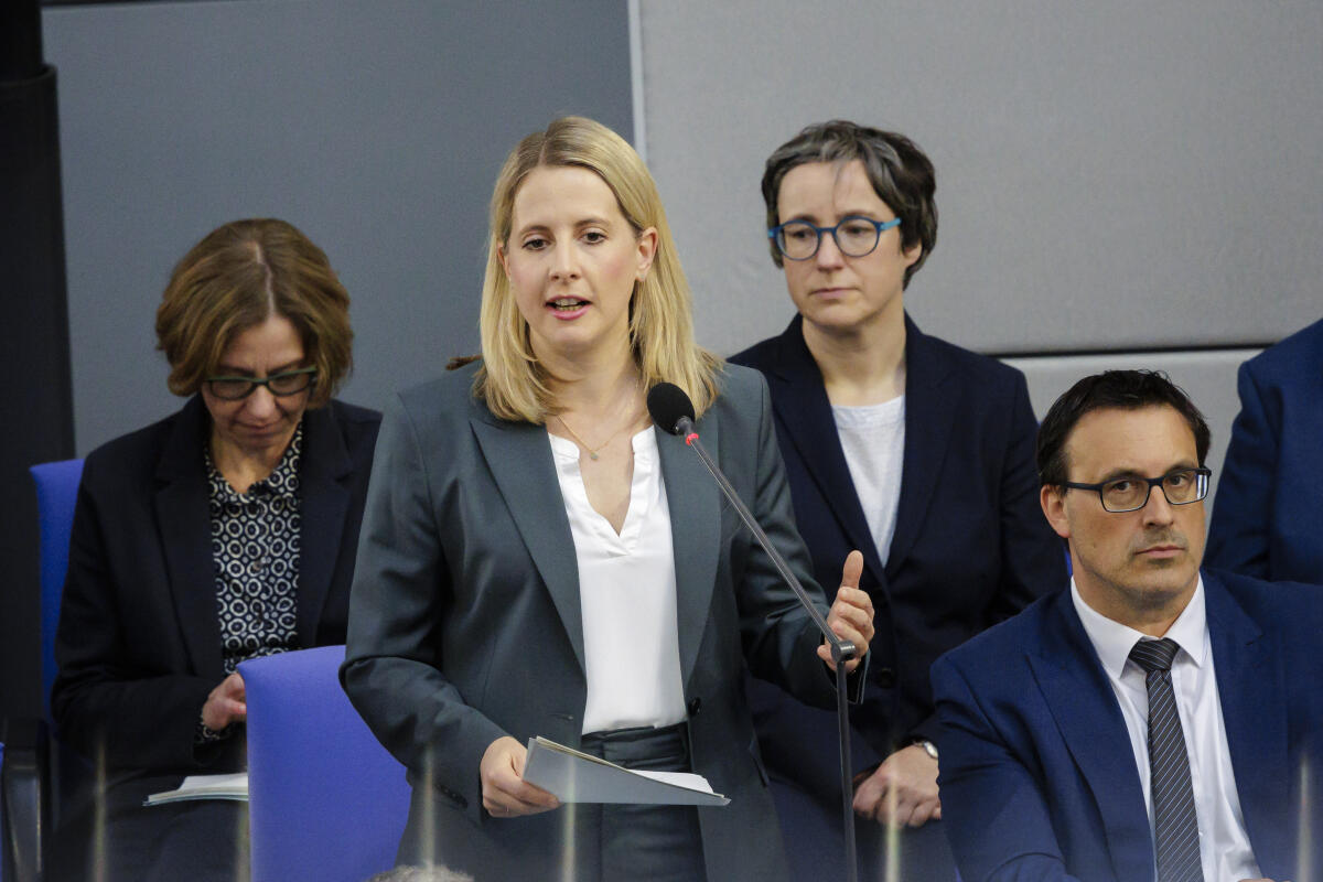 Verena Hubertz (SPD), Bundesministerin für Wohnen, Stadtentwicklung und Bauwesen, aufgenommen während einer Befragung der Bundesregierung in Berlin, 21.05.2025. Hubertz, Verena Verena Hubertz (SPD), Bundesministerin für Wohnen, Stadtentwicklung und Bauwesen, aufgenommen während einer Befragung der Bundesregierung in Berlin, 21.05.2025.