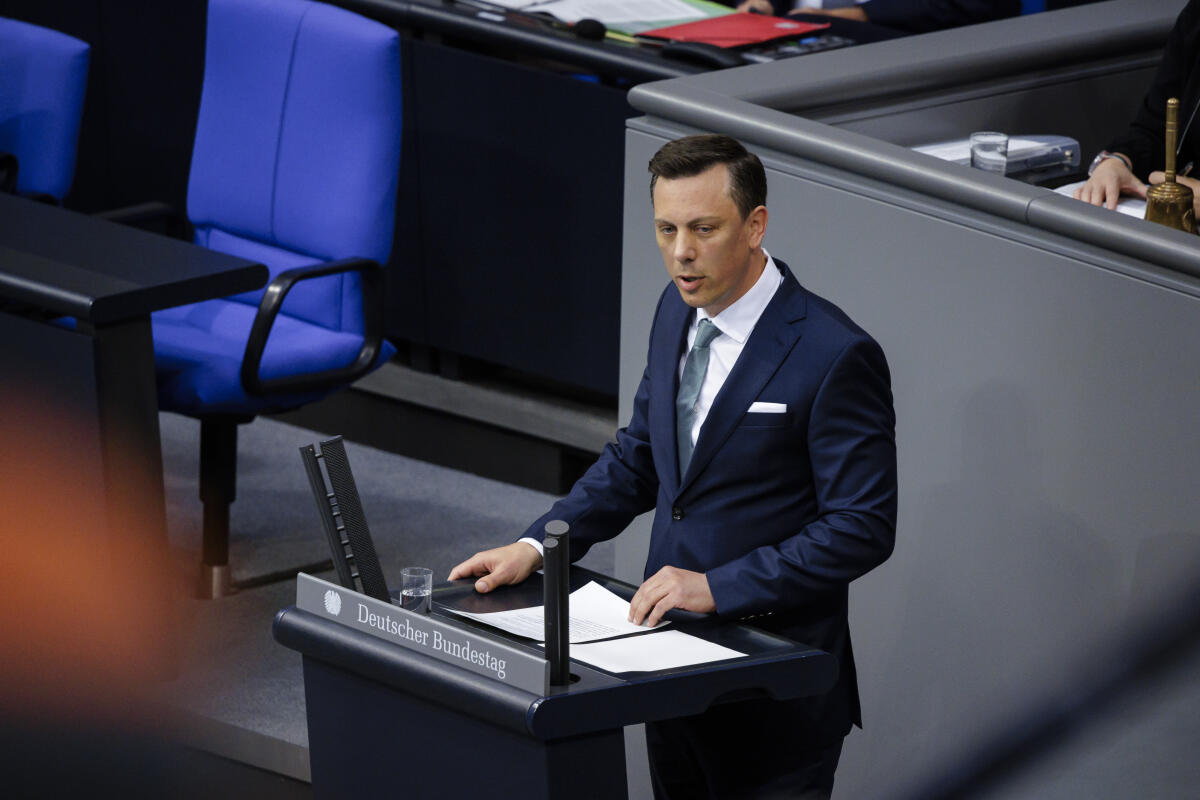 Christian Douglas, MdB, AfD-Fraktion, hält eine Rede zum zum TOP "Kohlenstoffdioxid-Bepreisung / Kein Heizungsgesetz durch die Hintertür". Berlin, 23.05.2025. Douglas, Christian Christian Douglas, MdB, AfD-Fraktion, hält eine Rede zum zum TOP "Kohlenstoffdioxid-Bepreisung / Kein Heizungsgesetz durch die Hintertür". Berlin, 23.05.2025.