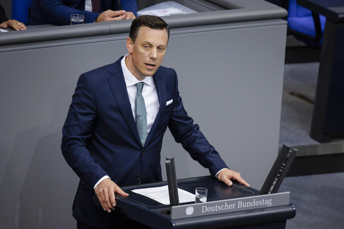 Christian Douglas, MdB, AfD-Fraktion, hält eine Rede zum zum TOP "Kohlenstoffdioxid-Bepreisung / Kein Heizungsgesetz durch die Hintertür". Berlin, 23.05.2025. Douglas, Christian Christian Douglas, MdB, AfD-Fraktion, hält eine Rede zum zum TOP "Kohlenstoffdioxid-Bepreisung / Kein Heizungsgesetz durch die Hintertür". Berlin, 23.05.2025.