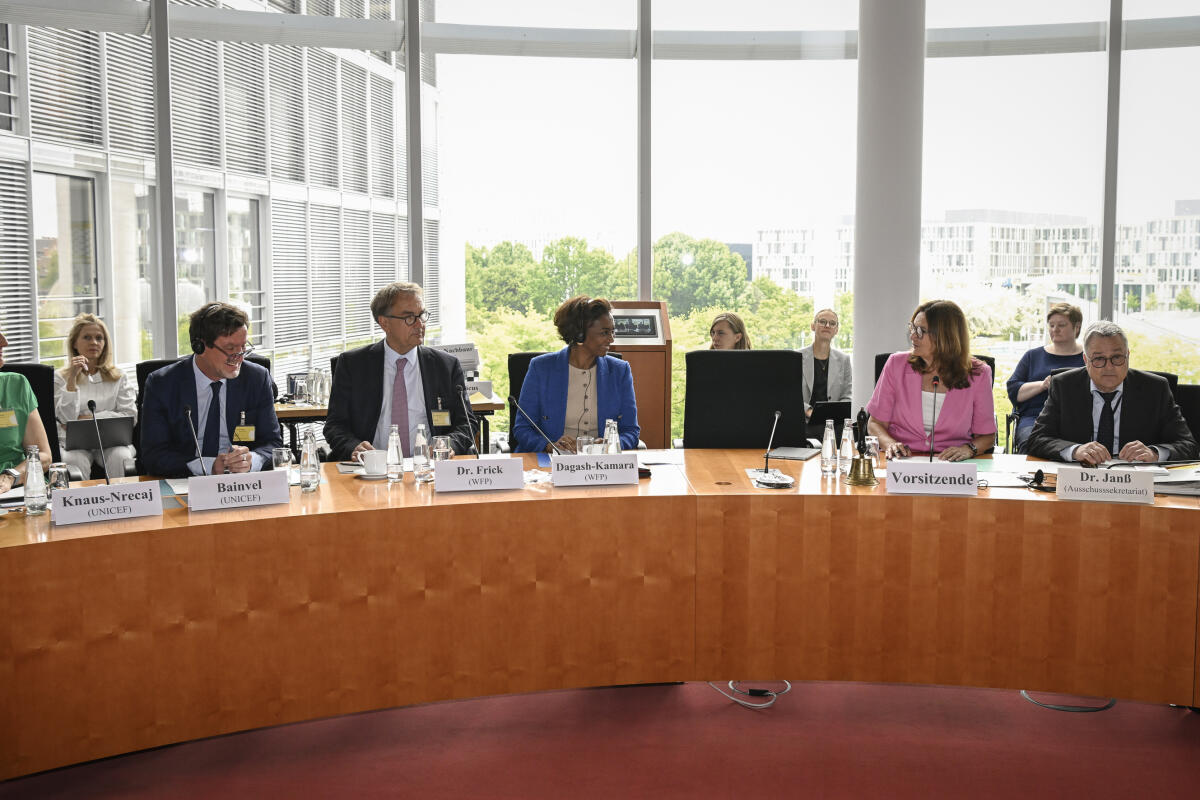  Mechthild Heil, CDU/CSU, MdB Vorsitzende des Ausschuss für Menschenrechte und humanitäre Hilfe im Gespräch mit Gespräch mit Rania Dagash-Kamara, WFP Assistant Executive Director, und Bertrand Bainvel, UNICEF Representative to the European Union Institutions and Director of UNICEF Partnerships Office