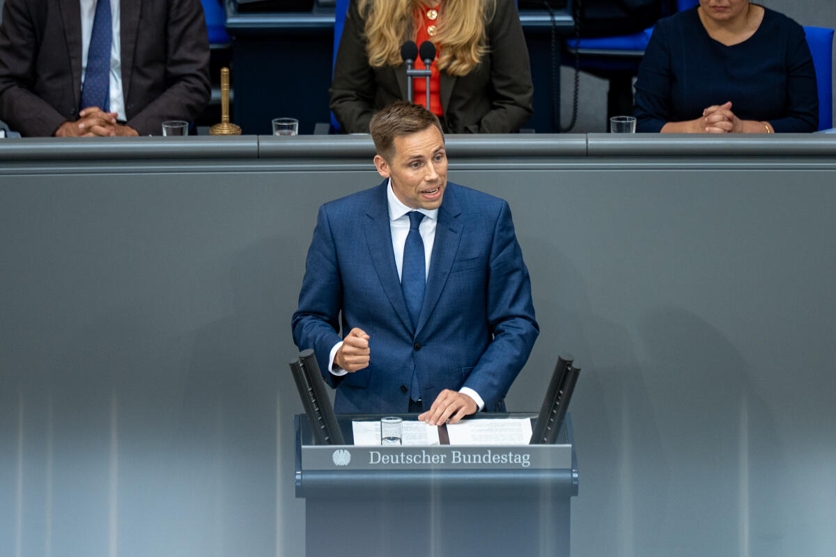 Florian Oest, CDU/CSU, MdB, hält eine Rede zu TOP 10 "Europarecht - Zurückweisungen an den Binnengrenzen" Oest, Florian Florian Oest, CDU/CSU, MdB, hält eine Rede zu TOP 10 "Europarecht - Zurückweisungen an den Binnengrenzen"