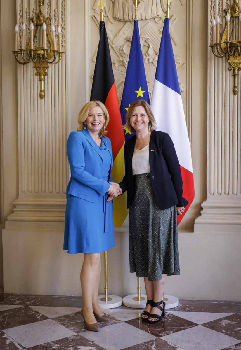 Bundestagspräsidentin Julia Klöckner, CDU/CSU, MdB, reist im Rahmen der 11. Sitzung der Deutsch-Französischen Parlamentarischen Versammlung (DFPV) nach Paris. Hier Bundestagspräsidentin Julia Klöckner (l), CDU/CSU, MdB, und die Präsidentin der Assemblée nationale, Yaël Braun-Pivet (r). Klöckner, Julia; Braun-Pivet, Yaël Bundestagspräsidentin Julia Klöckner, CDU/CSU, MdB, reist im Rahmen der 11. Sitzung der Deutsch-Französischen Parlamentarischen Versammlung (DFPV) nach Paris. Hier Bundestagspräsidentin Julia Klöckner (l), CDU/CSU, MdB, und die Präsidentin der Assemblée nationale, Yaël Braun-Pivet (r).