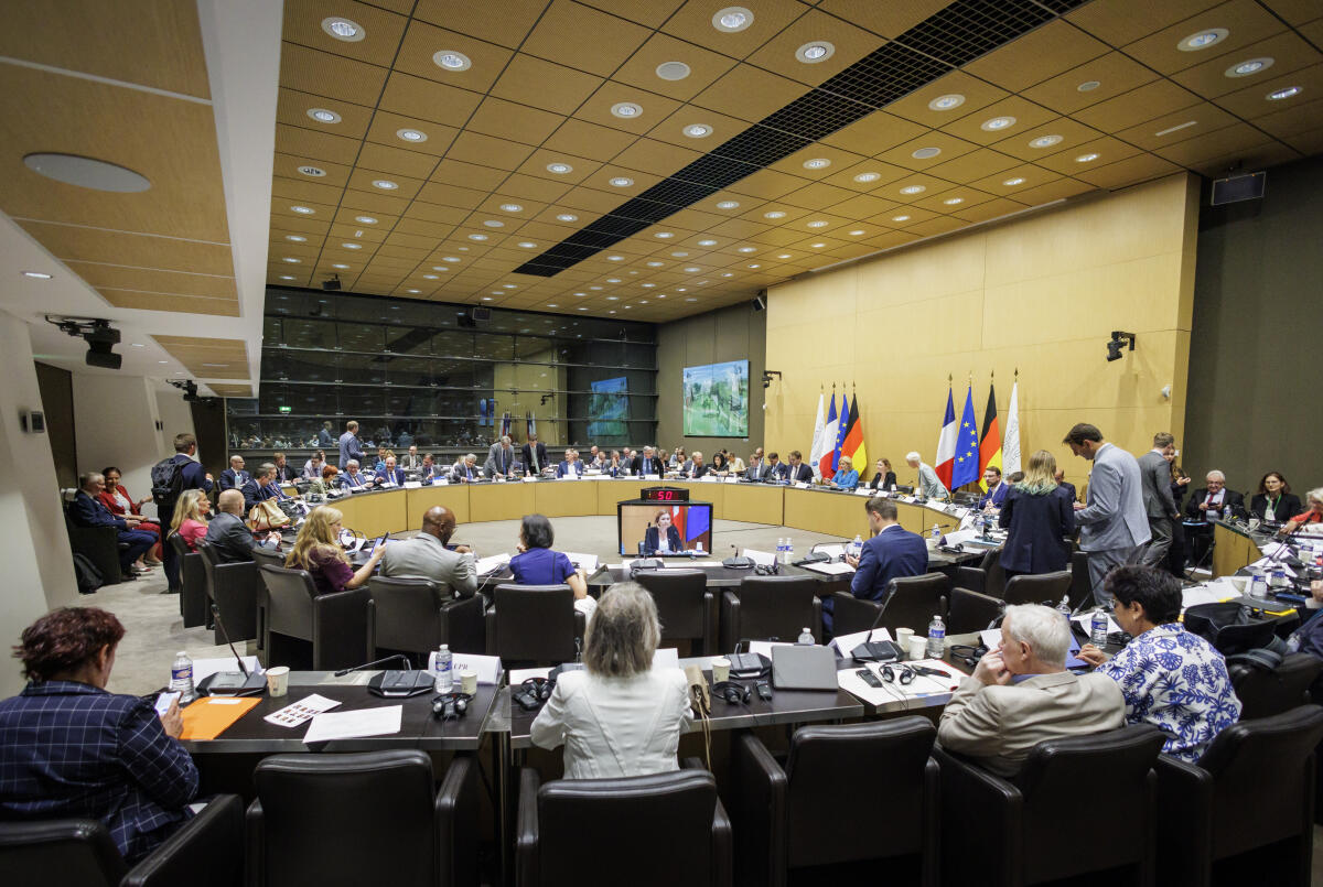 Bundestagspräsidentin Julia Klöckner, CDU/CSU, MdB, reist im Rahmen der 11. Sitzung der Deutsch-Französischen Parlamentarischen Versammlung (DFPV) nach Paris. Hier Übersicht über den Sitzungssaal in der Assemblée nationale während der gemeinsamen Anhörung der Bundesministerin für Wirtschaft und Energie, Katherina Reiche sowie des französischen Ministers für Industrie und Energie, Marc Ferracci, unter Leitung von Bundestagspräsidentin Julia Klöckner, CDU/CSU, MdB, und der Präsidentin der Assemblée nationale, Yaël Braun-Pivet. Klöckner, Julia; Braun-Pivet, Yaël Bundestagspräsidentin Julia Klöckner, CDU/CSU, MdB, reist im Rahmen der 11. Sitzung der Deutsch-Französischen Parlamentarischen Versammlung (DFPV) nach Paris. Hier Übersicht über den Sitzungssaal in der Assemblée nationale während der gemeinsamen Anhörung der Bundesministerin für Wirtschaft und Energie, Katherina Reiche sowie des französischen Ministers für Industrie und Energie, Marc Ferracci, unter Leitung von Bundestagspräsidentin Julia Klöckner, CDU/CSU, MdB, und der Präsidentin der Assemblée nationale, Yaël Braun-Pivet.