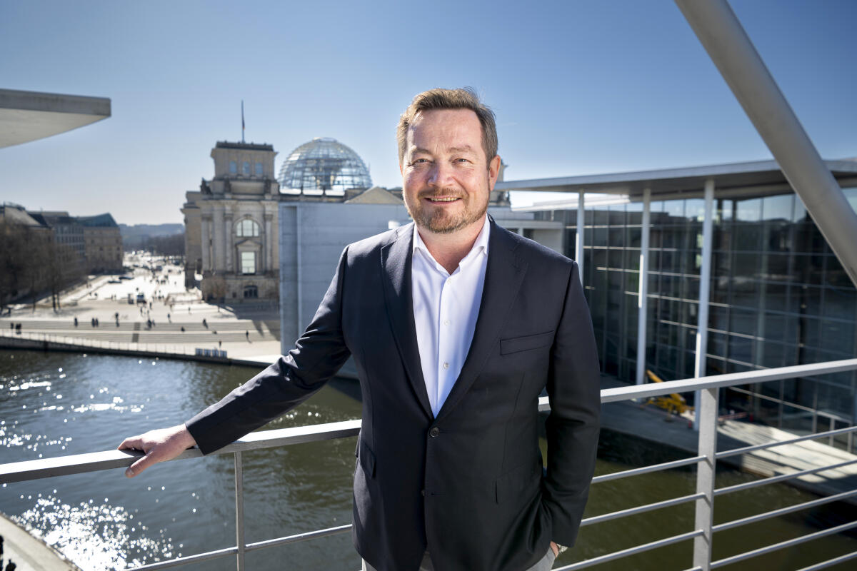 Das Portrait von Uli Grötsch, Polizeibeauftragter des Bundes beim Deutschen Bundestages, SPD, MdB Grötsch, Uli Das Portrait von Uli Grötsch, Polizeibeauftragter des Bundes beim Deutschen Bundestages, SPD, MdB