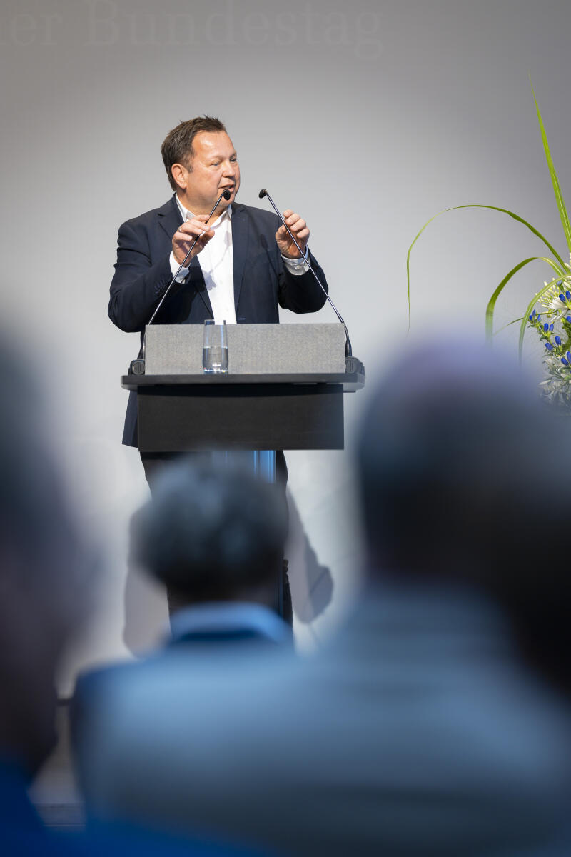 Gerster, Martin Ausstellungseröffnung „75 Jahre Technisches Hilfswerk“ (THW): Hier Martin Gerster (im Bild), SPD, MdB, Präsident THW-Bundesvereinigung, während des Grußwortes.