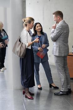 Reem Alabali-Radovan; Dr. Wolfgang Stefinger Paul-Löbe-Haus