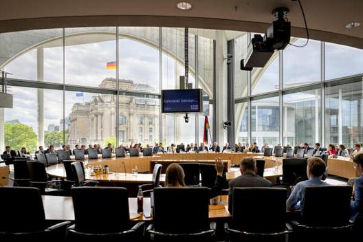 Hansjörg Durz; Dr. Karsten Wildberge Marie-Elisabeth-Lüders-Haus, Anhörungssaal